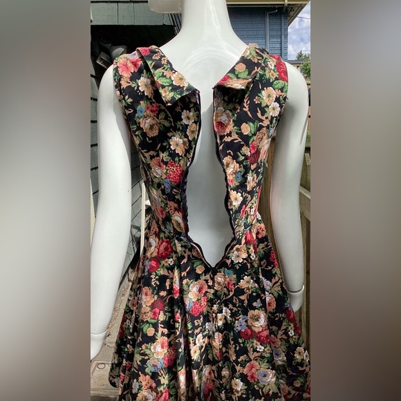Lindy Bop fit and flair dress, floral, circle skirt, sleeveless, small - Picture 7 of 16